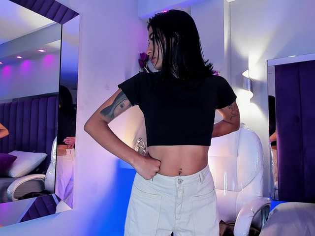 NicolleSweett04 live cam on BongaCams