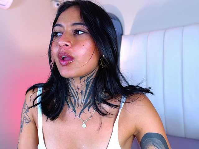 NicolleSweett04 live cam on BongaCams