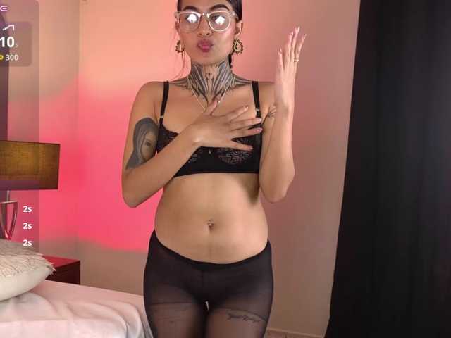 NicolleSweett04 live cam on BongaCams