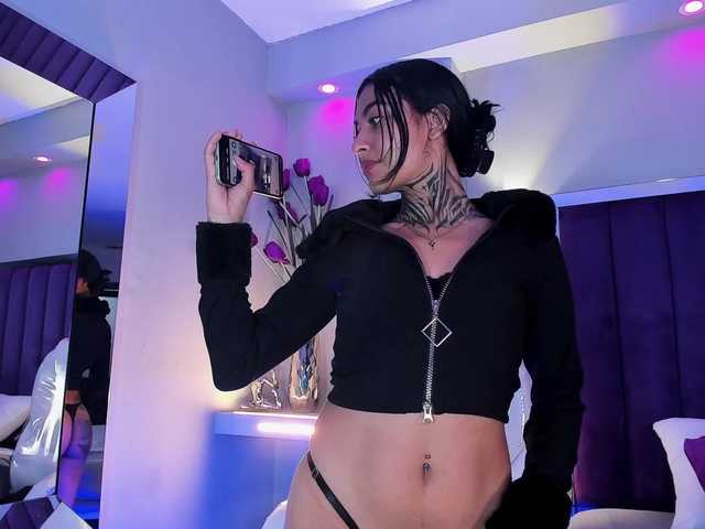 NicolleSweett04 live cam on BongaCams