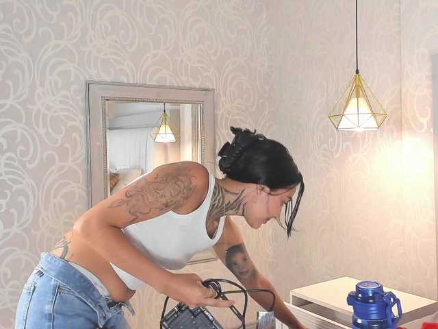 NicolleSweett04 live cam on BongaCams