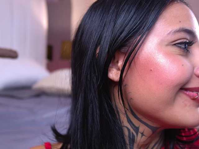 NicolleSweett04 live cam on BongaCams
