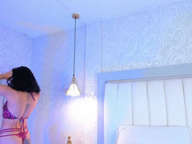NicolleSweett04 live cam on BongaCams