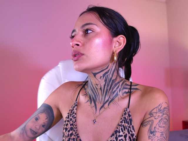 NicolleSweett04 live cam on BongaCams