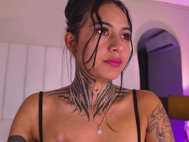 NicolleSweett04 live cam on BongaCams