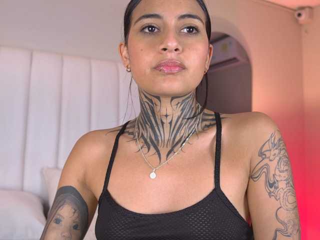NicolleSweett04 live cam on BongaCams