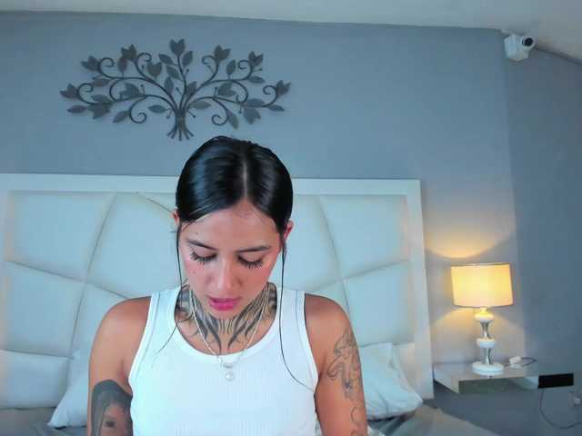 NicolleSweett04 live cam on BongaCams