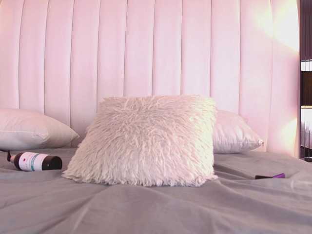 NicolleSweett04 live cam