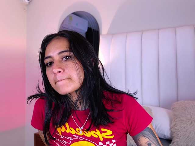 NicolleSweett04 – currently Offline