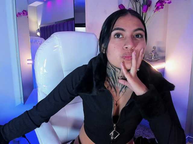 NicolleSweett04 live cam on BongaCams