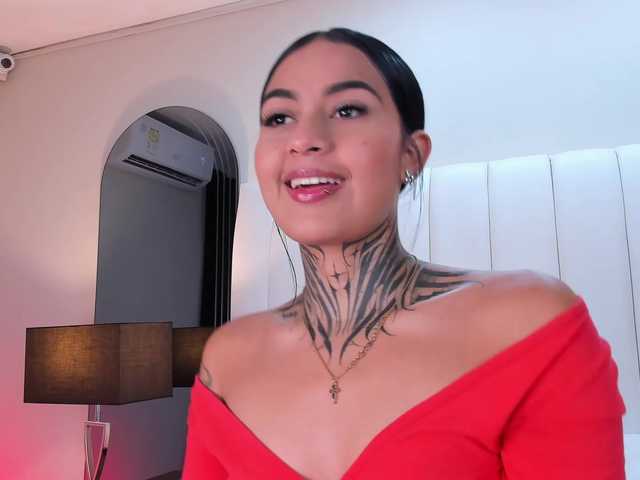 NicolleSweett04 live cam on BongaCams