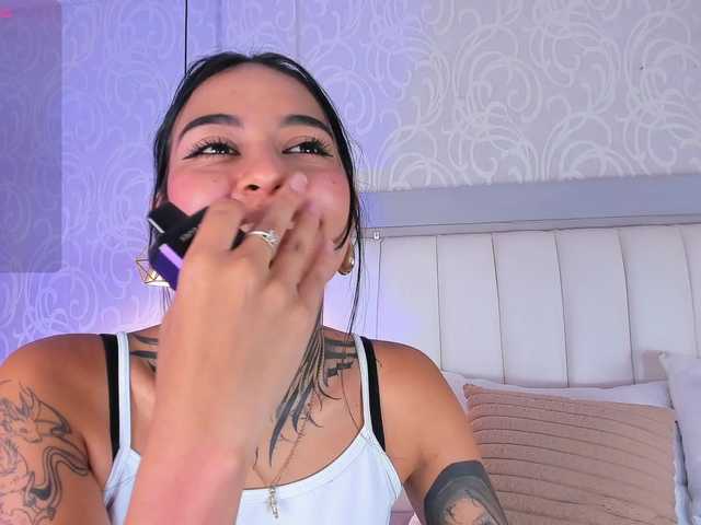 NicolleSweett04 live cam on BongaCams