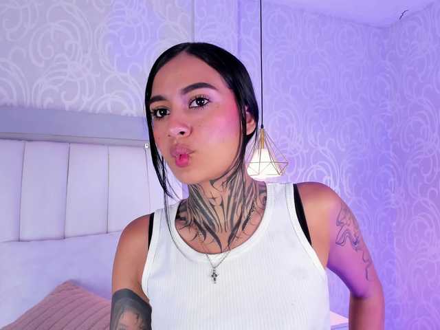 NicolleSweett04 live cam on BongaCams