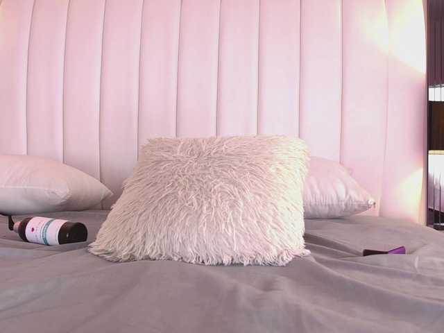 NicolleSweett04 live cam