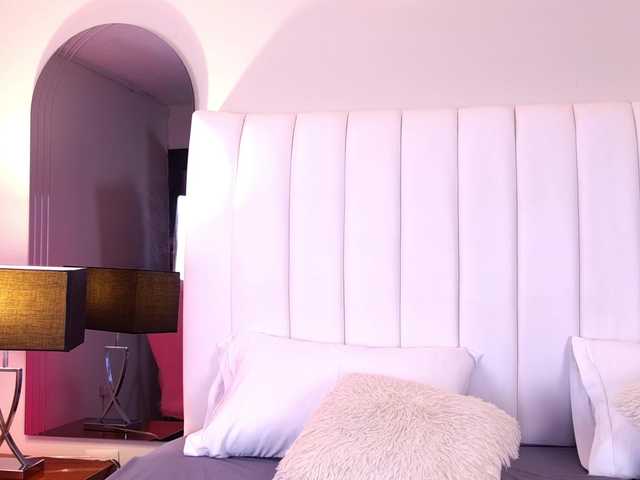 NicolleSweett04 live webcam show