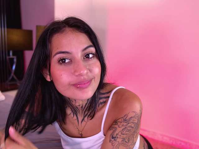 NicolleSweett04 live cam on BongaCams