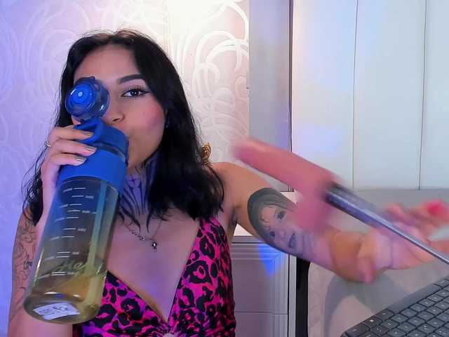 NicolleSweett04 live cam on BongaCams