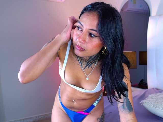 NicolleSweett04 live cam on BongaCams
