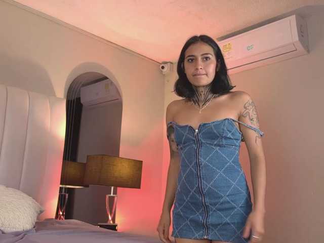 NicolleSweett04, en vivo ahora en BongaCams