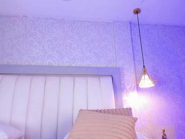 NicolleSweett04 live cam on BongaCams