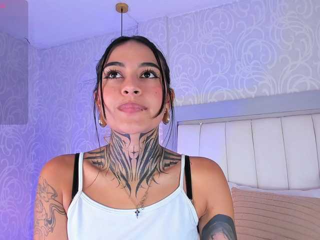 NicolleSweett04 live cam on BongaCams