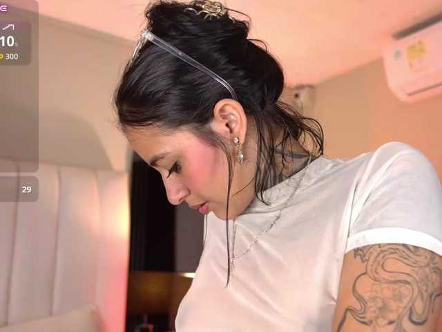 NicolleSweett04 live cam on BongaCams