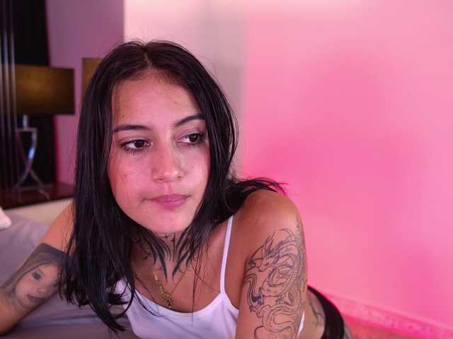NicolleSweett04 live cam on BongaCams