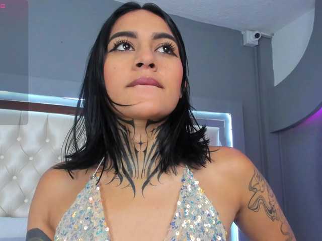 NicolleSweett04 Live Cam and Statistics on UnifiedCams