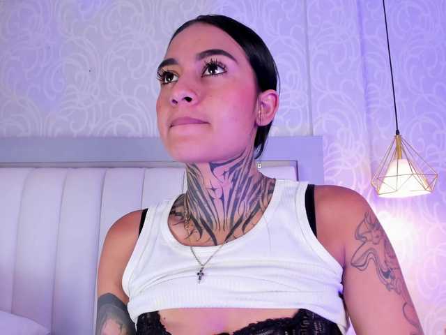 NicolleSweett04 live cam on BongaCams