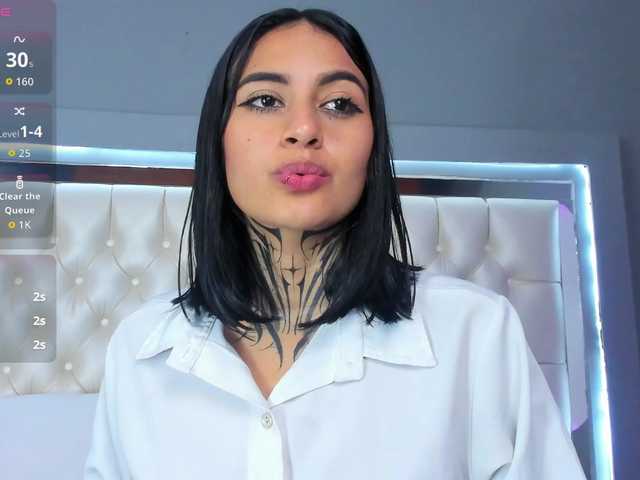 NicolleSweett04 Live Cam and Statistics on UnifiedCams