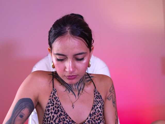 NicolleSweett04 live cam on BongaCams