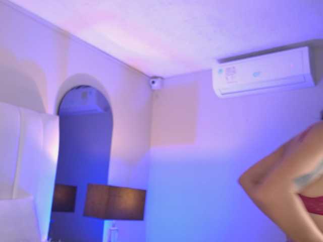 NicolleSweett04 live cam preview