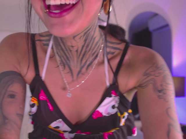 NicolleSweett04 live cam on BongaCams