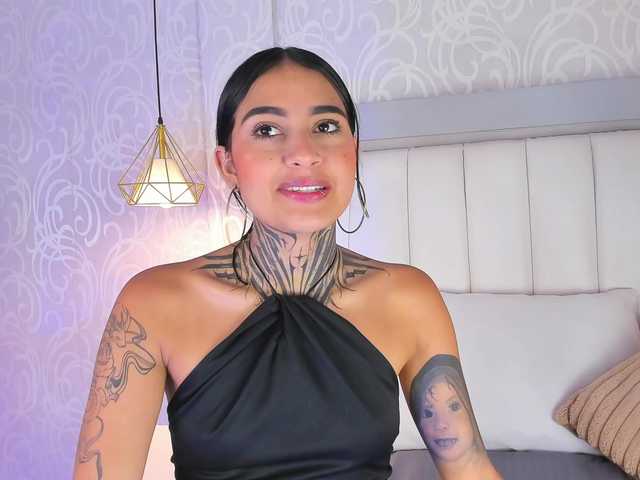 NicolleSweett04 live cam on BongaCams