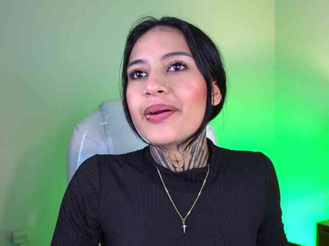 NicolleSweett04 webcam