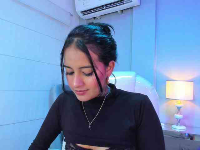 NicolleSweett04 webcam