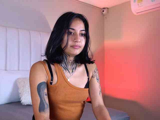 nicollesweett04's live room