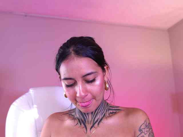 NicolleSweett04 webcam