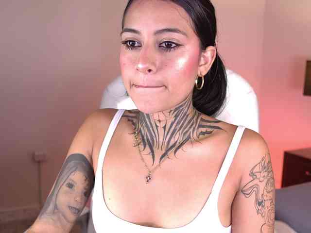 NicolleSweett04 webcam