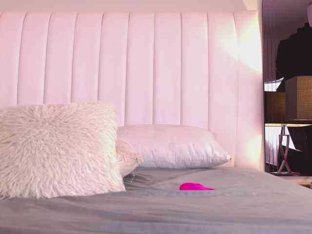 NicolleSweett04 webcam