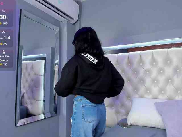 NicolleSweett04 webcam