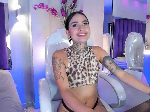 NicolleSweett04 webcam