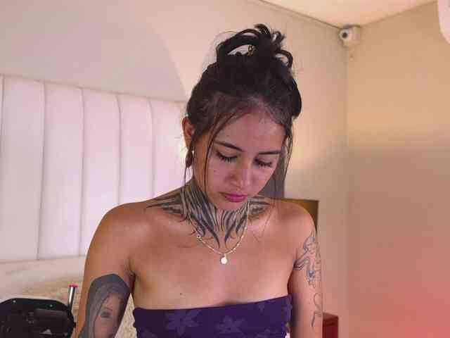NicolleSweett04 webcam