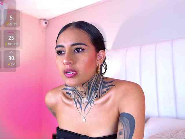 NicolleSweett04 webcam