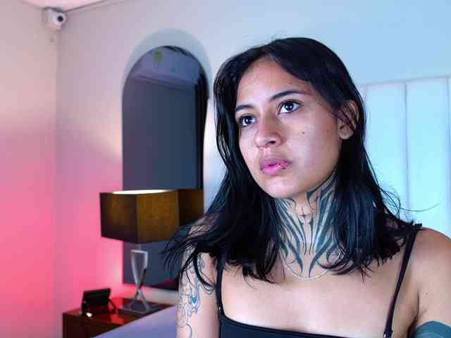 NicolleSweett04 webcam