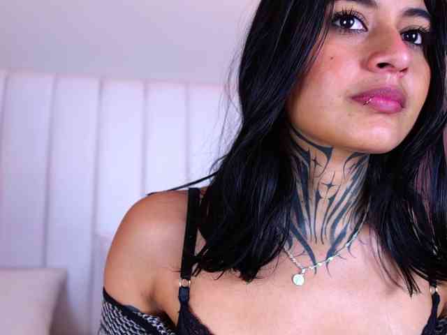 NicolleSweett04 webcam