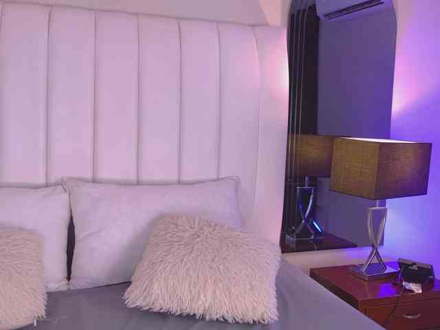 NicolleSweett04 webcam