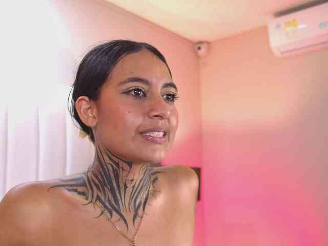 NicolleSweett04 webcam