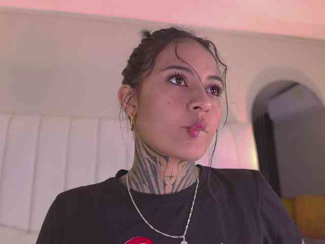 NicolleSweett04 webcam