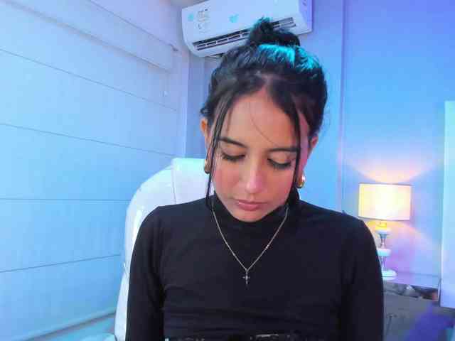 NicolleSweett04 webcam